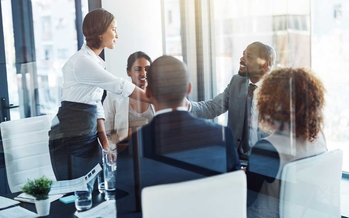 Businesswoman shaking a man's hand in a business meeting